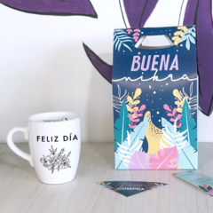 Taza Bombé - Feliz día - ENUNPUNTO tazas y vasos de diseño