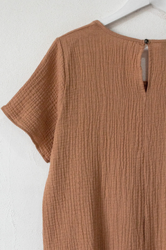 Blusa Ornella, Blusa con volado - SYES | Mayorista