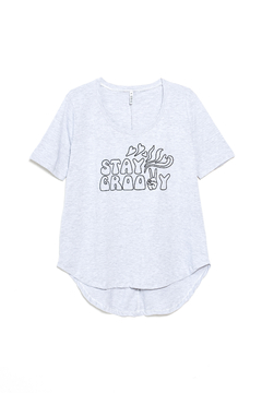 Remera Aqufe, Remera escote redondo estampada Stay groovy - SYES | Mayorista