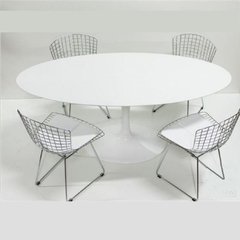 Combo Mesa Tulip Oval 150 + 4 Silla Bertoia color Blanco o negro - Alto Impacto -