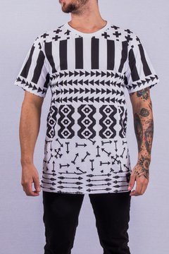 T Shirt Flecha/Triangulo - comprar online