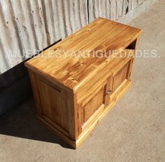 Mueble de TV con 2 puertas en madera maciza (TV102A) - Muebles y Antiguedades - Argentina