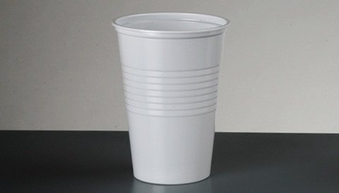 Vaso plástico descartable de 220 cm3