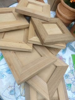 Molduras em madeira de lei tamanho interno 10 x 10 cm - comprar online