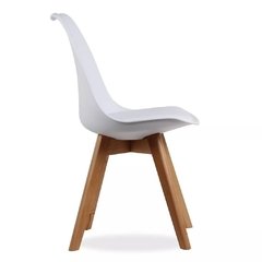 Silla Tulip blanca con almohadon