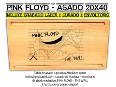 PINK FLOYD THE WALL TABLA DE ASADO O PICADAS CON GRABADO LASER