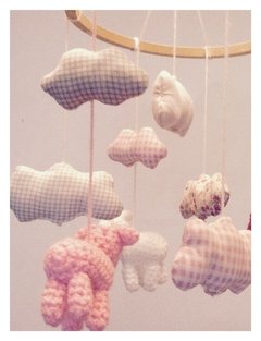 Móvil ovejitas al crochet  & nubes estampadas de tela en internet
