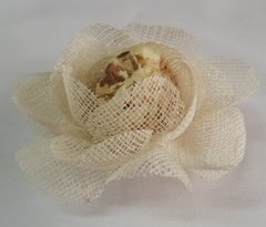 flower-wrappers-for-wedding-sweets-camelia-offwhite-ecomesh