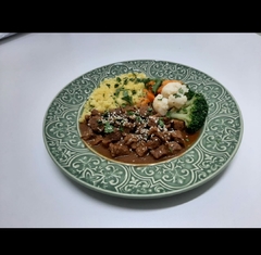 Picadinho de alcatra com arroz de couve flor, legumes e vegetais / Lowcarb - 350g na internet
