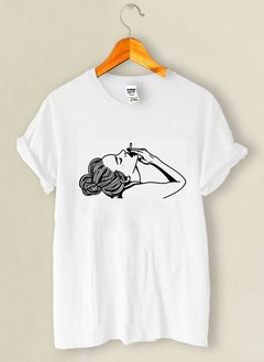 Camiseta Girl Smoking - comprar online