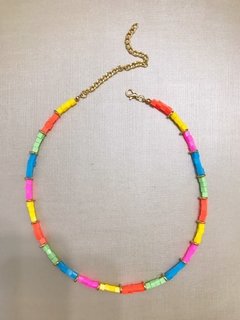 Colar beads quadradinhos neon