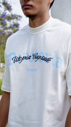 Camiseta Oversized Utopia Off White - Diretoria Company