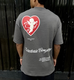 Camiseta Oversized Angel Heart Cinza Cimento na internet