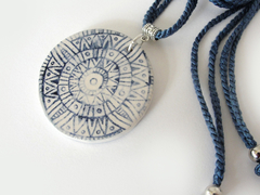 Dije Mandala azul cobalto con cordón anudable - comprar online