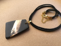 Collar Cometa con lustre de oro en cordón de seda en internet