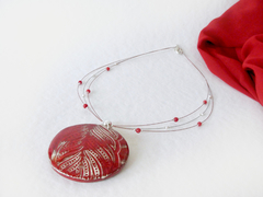 Medallón Pluma en gargantilla con coral, perlas de río y plata - tienda online