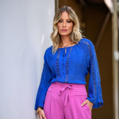 Blusa com renda e manga longa - comprar online