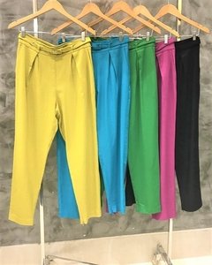 Calça lisa com cinto - comprar online