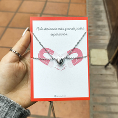 Collar corazón imantado en internet