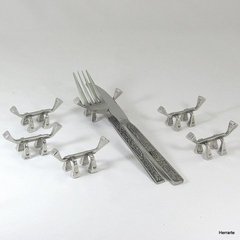 supports cutlery