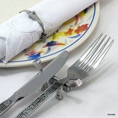 supports cutlery on internet