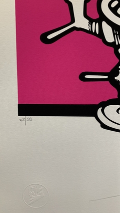 " Vandalismo com Tinta - Rosa Fluor " Gravura do Artista - Alex Hornest " Onesto " na internet