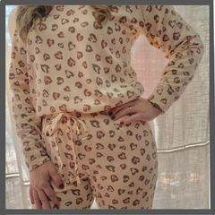 PIJAMA MOLETINHO PELUCIADO ANIMAL PRINT - comprar online