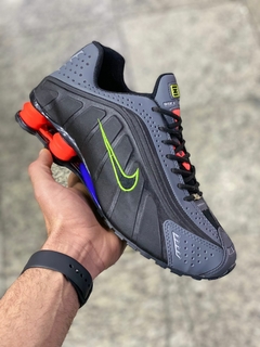 Nike Shox R4 na internet