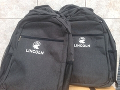 Mochila Porta notebook, con salida de auricular logo full color. - tienda online