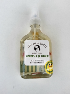 Home spray Nro 5: VIERNES A LA NOCHE - Say Ilustracion