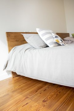 n.186 - CAMA SIMPLE CON RESPALDO SALVADOR - comprar online