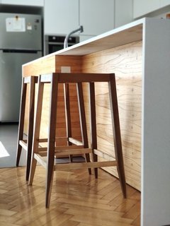 n.83 - BANQUETA DE MADERA CON ASIENTO DE TABLITAS - SELVA