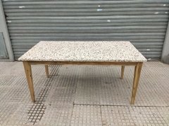 Imagen de n.13 - MESA DE COMEDOR CON TAPA DE TERRAZO