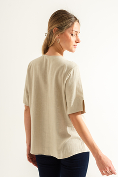 26525 blusa lino liso con botón - tienda online