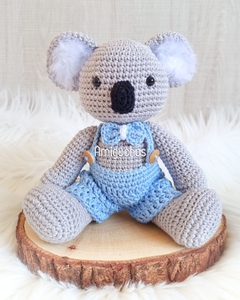 Coala de Roupinha Amigurumi - Amiguchos Arte em Crochê