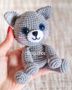 Gatinho Kawaii Amigurumi - Amiguchos Arte em Crochê