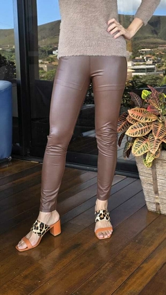 CA-0222- Calça couro ( PU) macio, tipo legging marrom chocolate