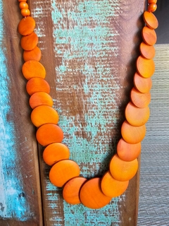 CO-0605- Colar longo dominó laranja