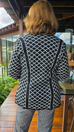 CS-0247- cardigan Margarida em tricot grosso xadrez pr&br - loja online