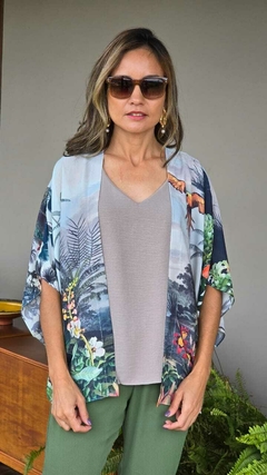 CS-0294A - Kimono de crepe estampa floresta araras