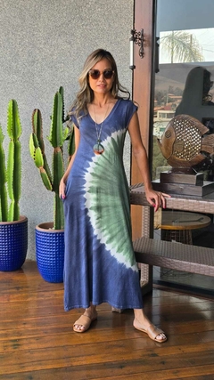 VE-0725A- Vestido longuete viscolycra tie-dye azul e sol lateral verde e off-white