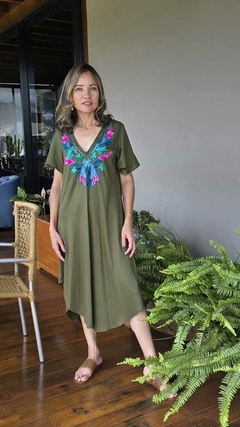 VE-0761- Vestido indiano curto verde militar bordado decote - comprar online