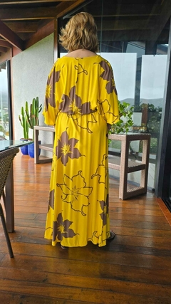 VE-0784 - Vestido longo fls marrom fundo amarelo - loja online