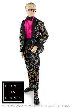 Love is Love Cabot Clark and Milo Montez Wedding Gift Set na internet