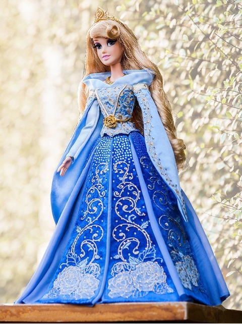 Disney store limited edition aurora sale doll