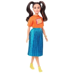 Barbie Fashionista 145 - Com saia azul brilhante