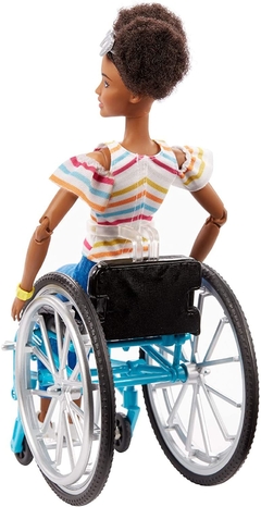 Barbie Fashionista 133 - Negra com cadeira de rodas - Michigan Dolls