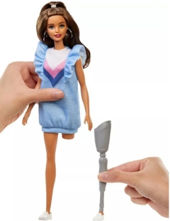 Barbie Fashionista 121 - Morena com perna protética - Michigan Dolls