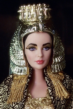 Elizabeth Taylor in Cleopatra Barbie doll na internet