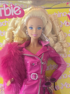 Moschino The Met Barbie doll na internet